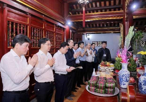 Rước linh khí tại Khu Di tích lịch sử quốc gia đặc biệt Đền Hùng, tỉnh Phú Thọ về Đền thờ Vua Hùng thành phố Cần Thơ