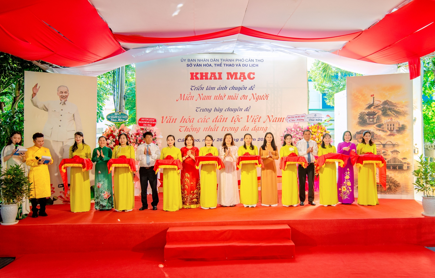 Cần Thơ khai mạc triển lãm ảnh chuyên đề “Miền Nam nhớ mãi ơn Người” và trưng bày chuyên ...