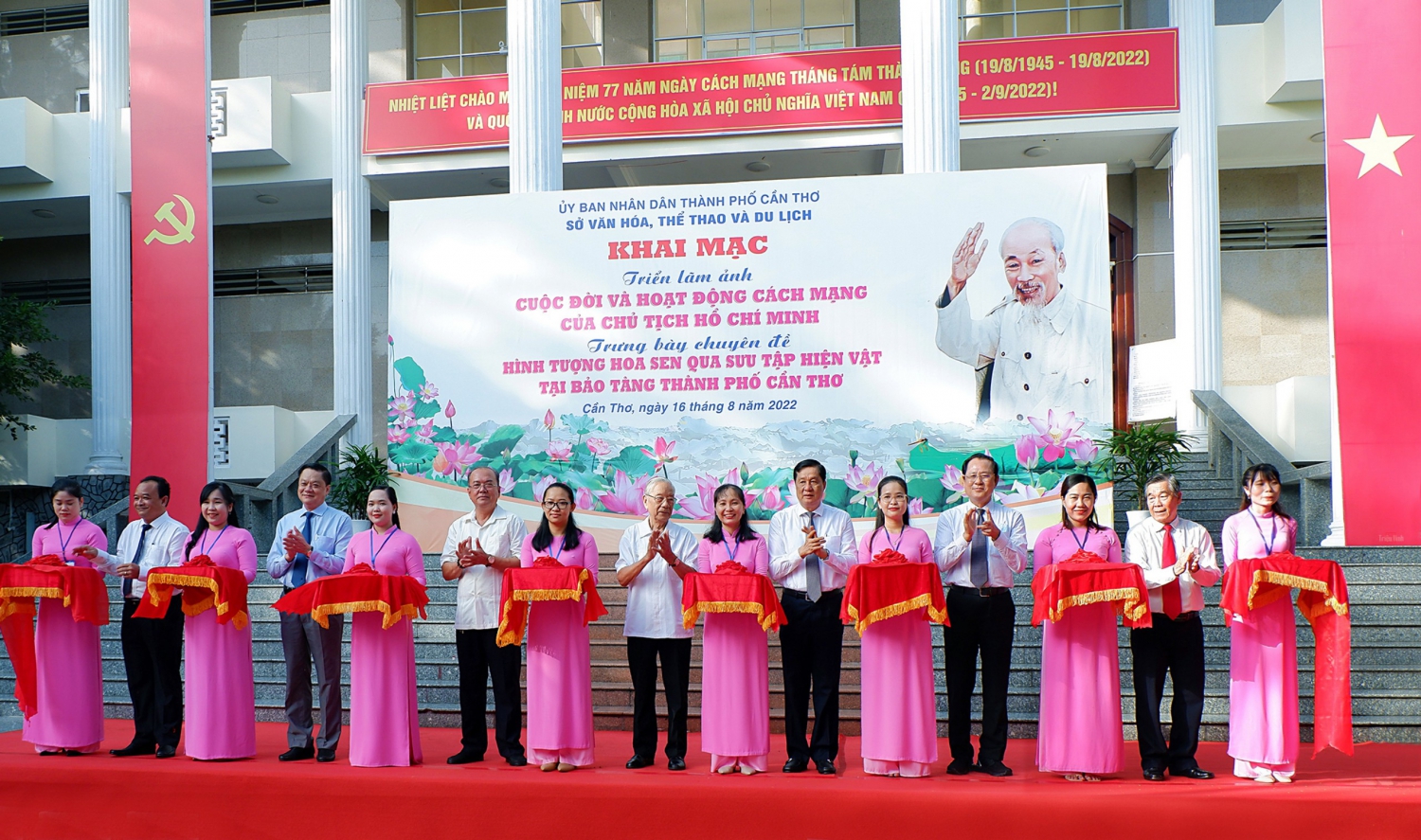 Khai mạc triển lãm ảnh “Cuộc đời và hoạt động cách mạng của Chủ ...