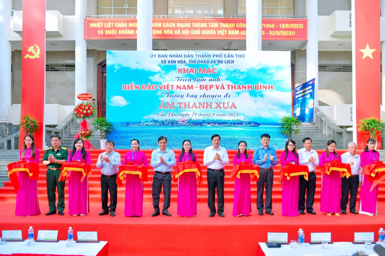 Khai mạc triển lãm ảnh "Biển đảo Việt Nam - Đẹp và thanh ...